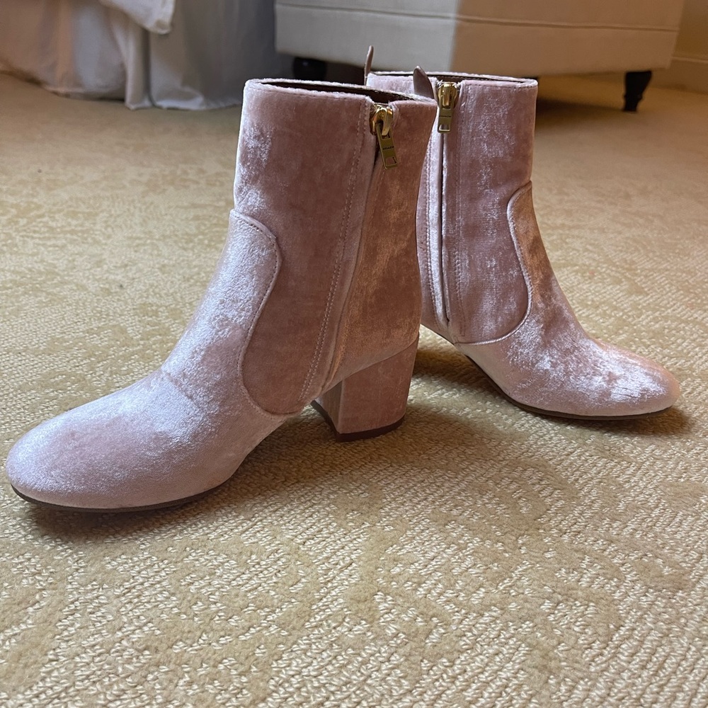 COACH Juliet Blush Pink Velvet Side Zip Booties - Size 5.5 - Picture 9 of 14